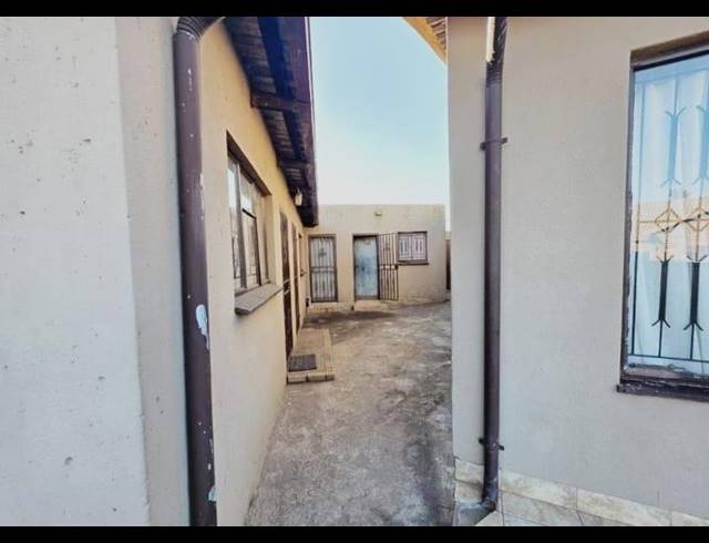 3 BEDROOM HOUSE FOR SALE IN TEMBISA